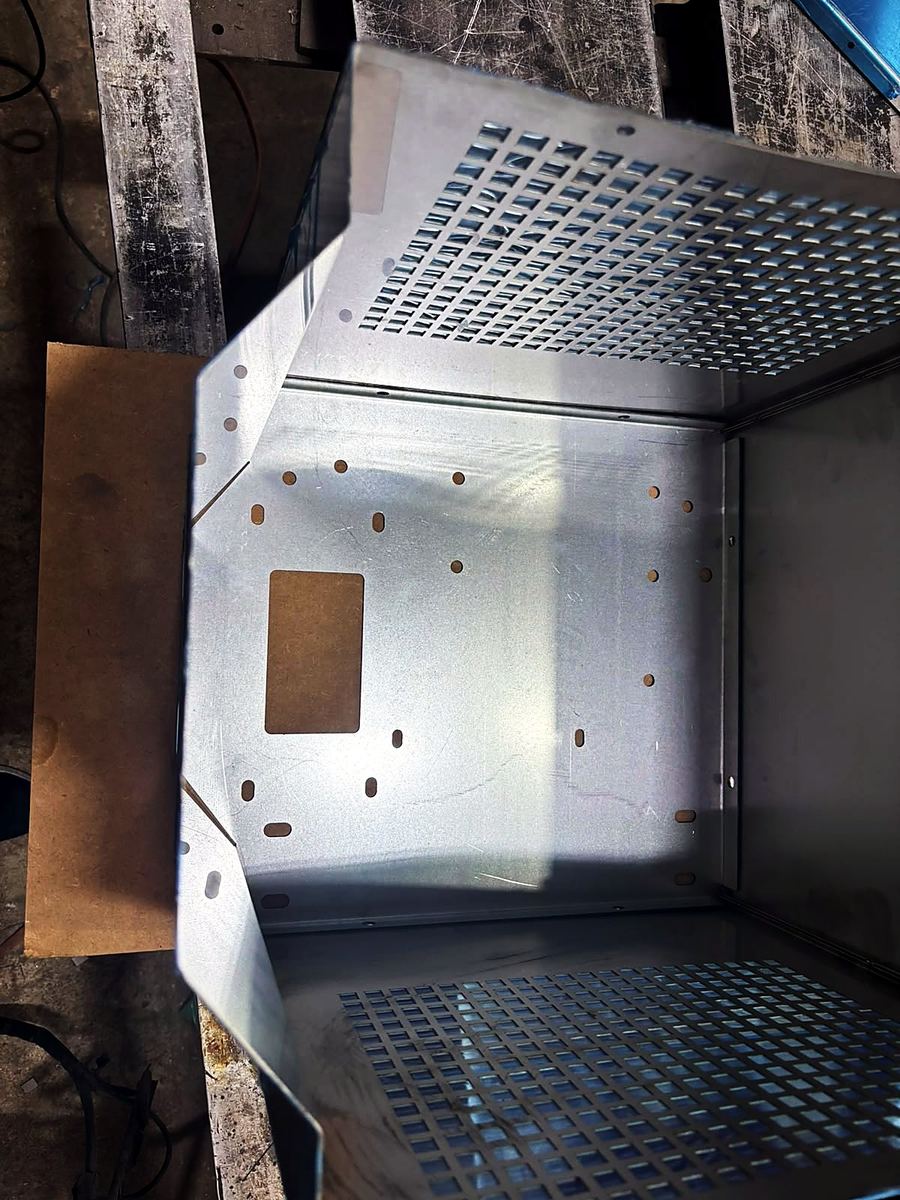 Gabinete em chapa perfurada